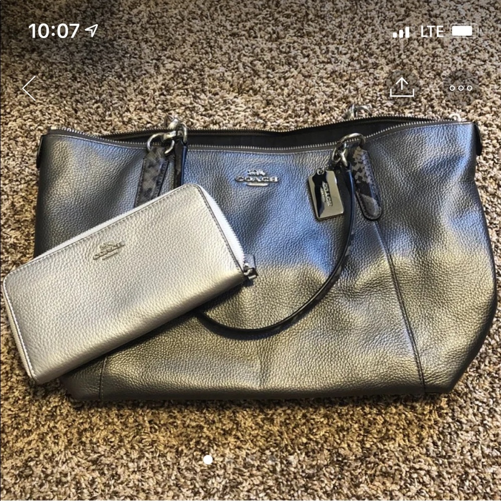 Coach purse and wallet